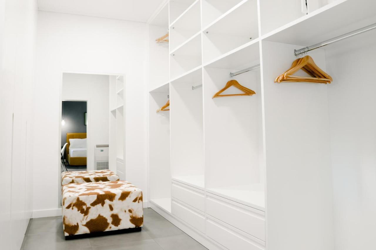 Novi'S Luxury Apartment 1 ジロカストラ エクステリア 写真