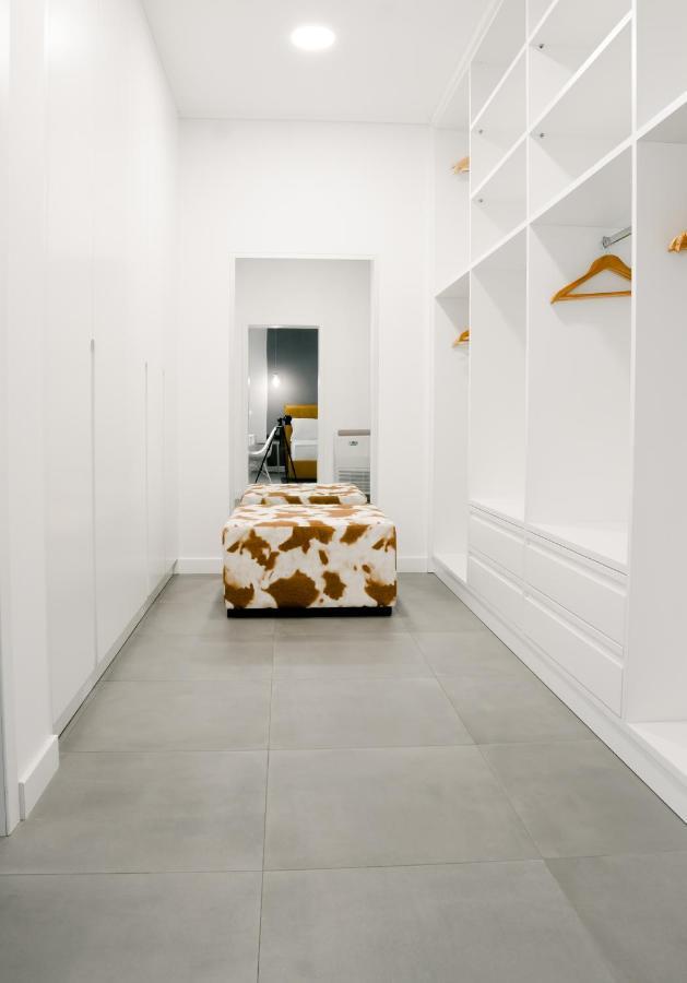 Novi'S Luxury Apartment 1 ジロカストラ エクステリア 写真